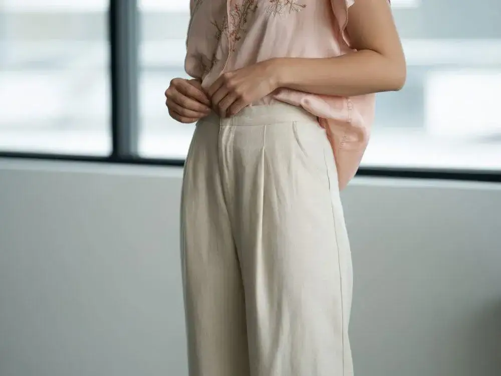 Jaka bluzka do szerokich spodni? Sekret idealnych proporcji!