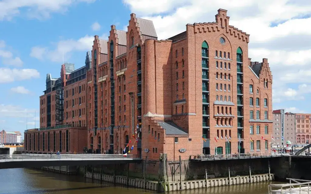 Hamburg co zwiedzić: 10 miejsc, które Cię zaskoczą i oczarują