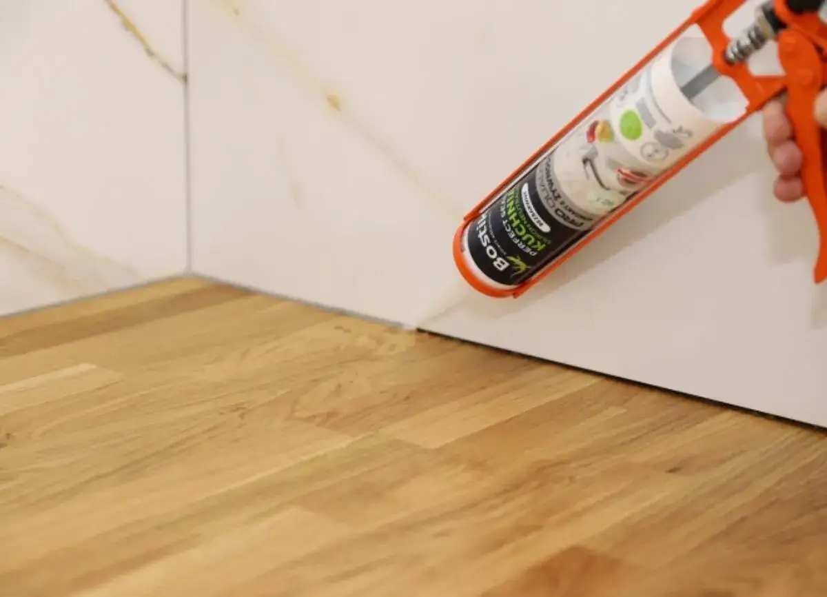 Jak położyć silikon w kuchni, unikając najczęstszych błędów