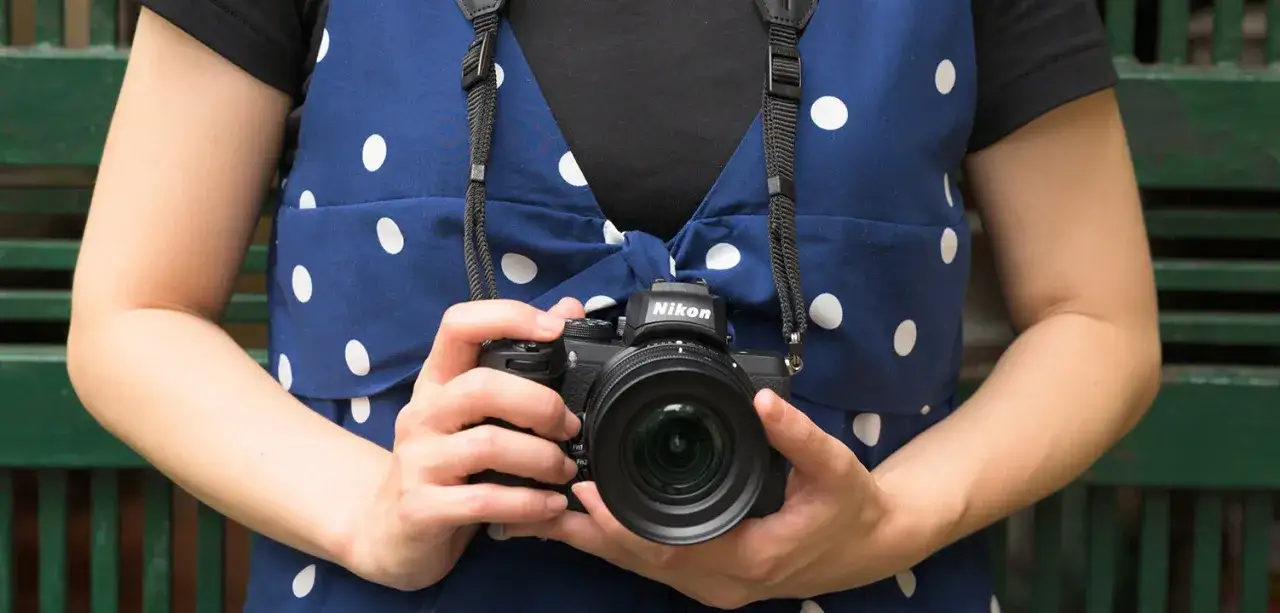 Jaki aparat do sesji? Bezlusterkowiec z jasnym obiektywem to klucz!