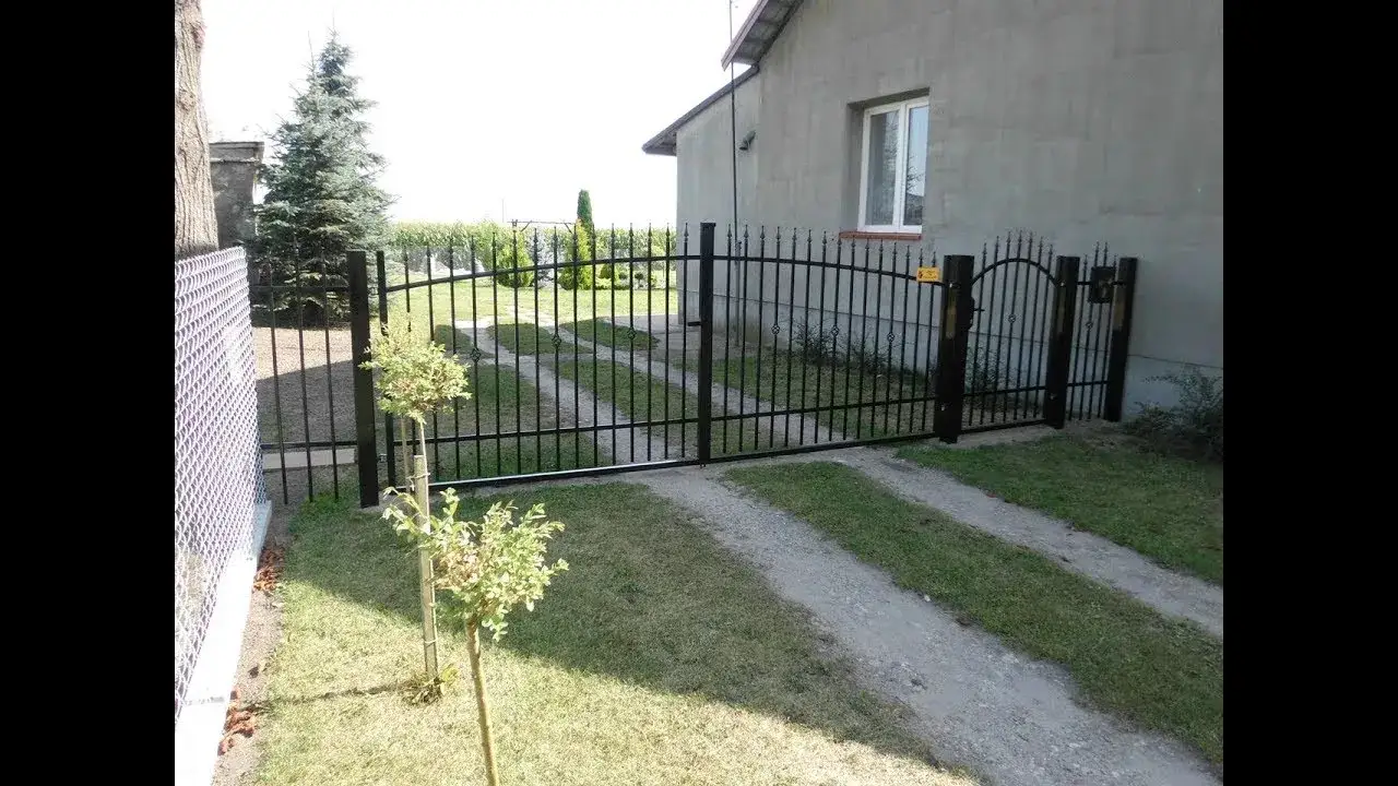 Jak zrobić bramę dwuskrzydłową? poradnik krok po kroku