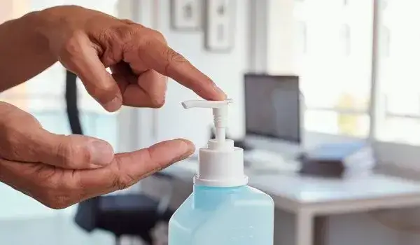 Płyn do dezynfekcji narzędzi: Jak wybrać i dbać o higienę?