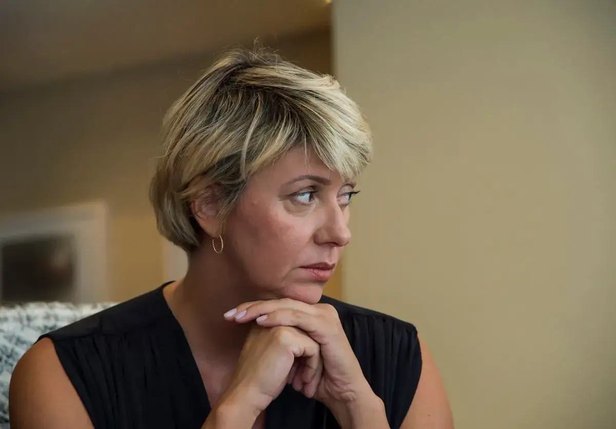 Po czym poznać inteligentną kobietę? 7 sygnałów, które ją wyróżniają.