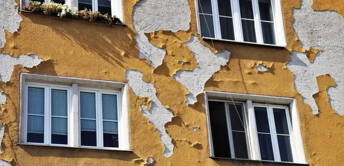 Ile za metr malowania elewacji? Sprawdź ceny i metody malowania