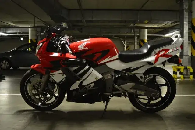 Pojemność baku Honda NSR 125 - co musisz wiedzieć przed zakupem