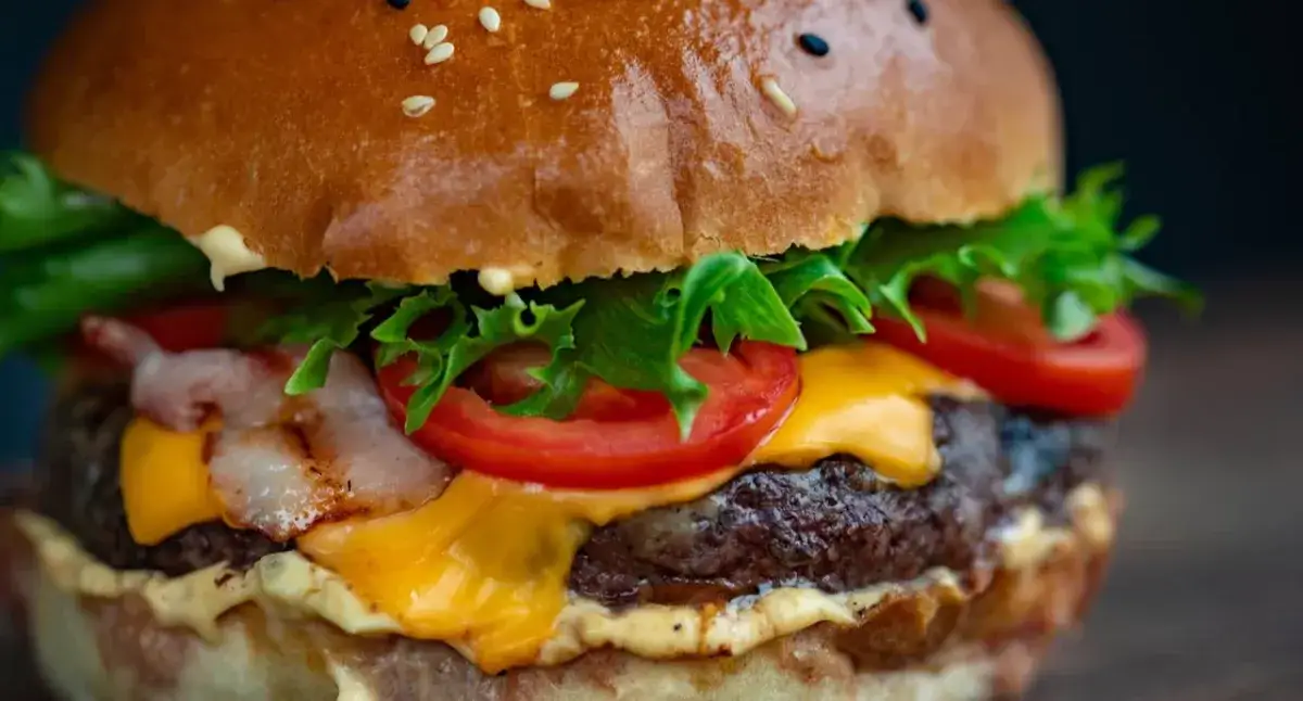 Skąd pochodzą burgery? Zaskakująca historia ich ewolucji