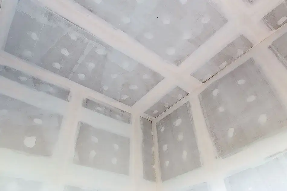 Czy gruntować płyty gk przed gładzią? Uniknij problemów z przyczepnością