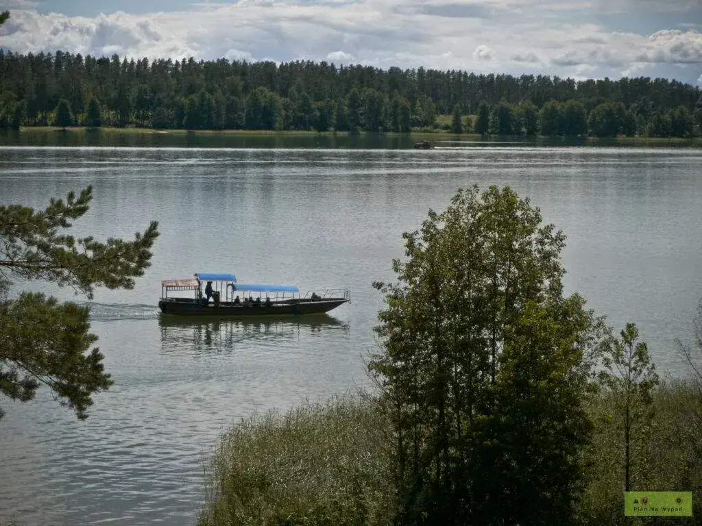 Jezioro Białe Augustowskie: Przewodnik po atrakcjach i aktywnym wypoczynku