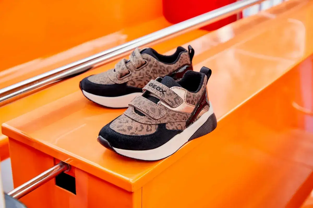 Jakie buty dla dziecka które uczy się chodzić - wybierz najlepsze opcje