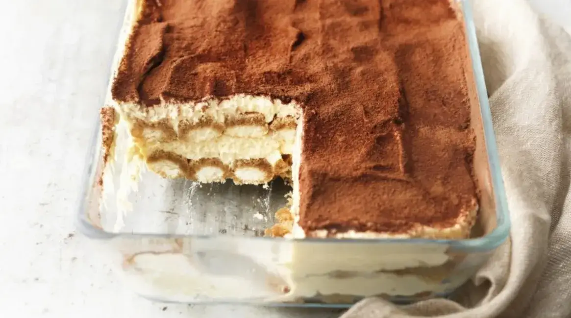 Tiramisu ile w lodówce - jak długo przechować, by nie zepsuło się?