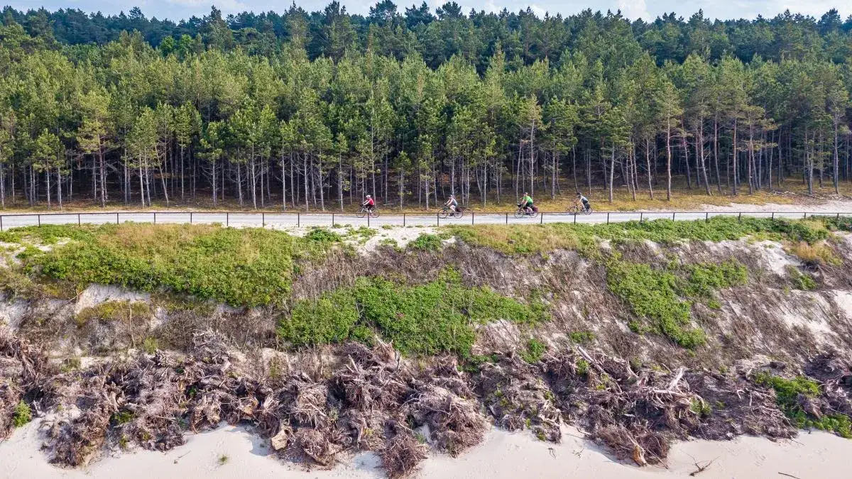 Trasy rowerowe na Mierzei Wiślanej: najpiękniejsze szlaki i atrakcje