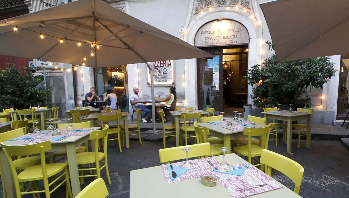 Pizzeria Deposito Bagagli: Pizza & Valigie Senza Stress (Italia)