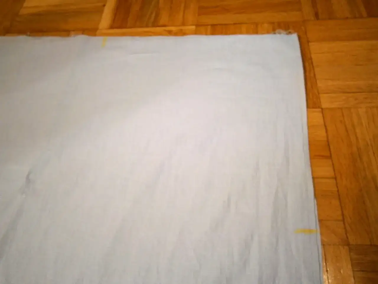 Jak uszyć prześcieradło z gumką - proste kroki i cenne wskazówki