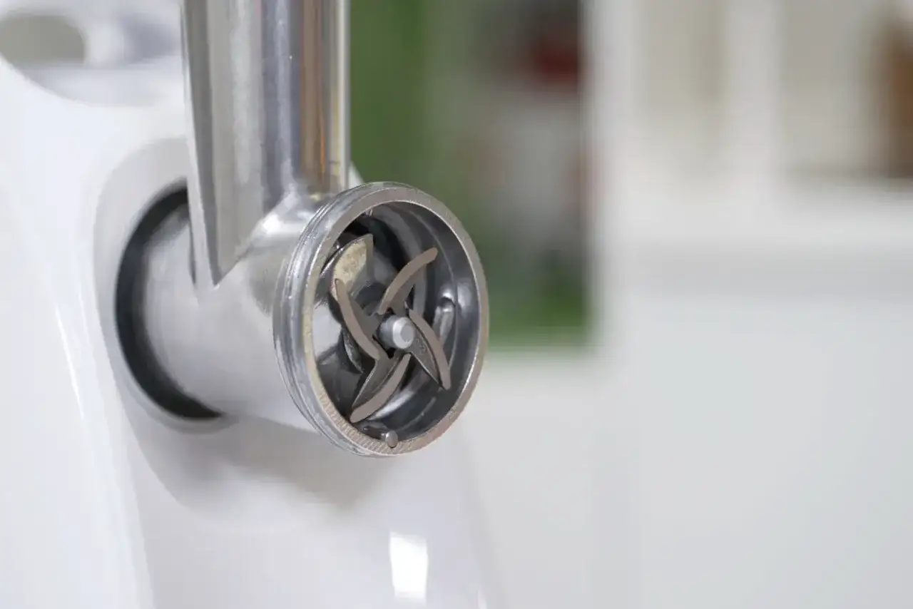 Jak założyć końcówkę do ciastek na maszynkę i uniknąć problemów