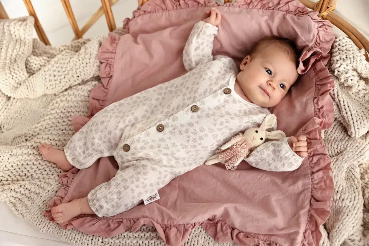 Wygodne pajacyki niemowlęce na zamek - komfort i łatwość ubierania