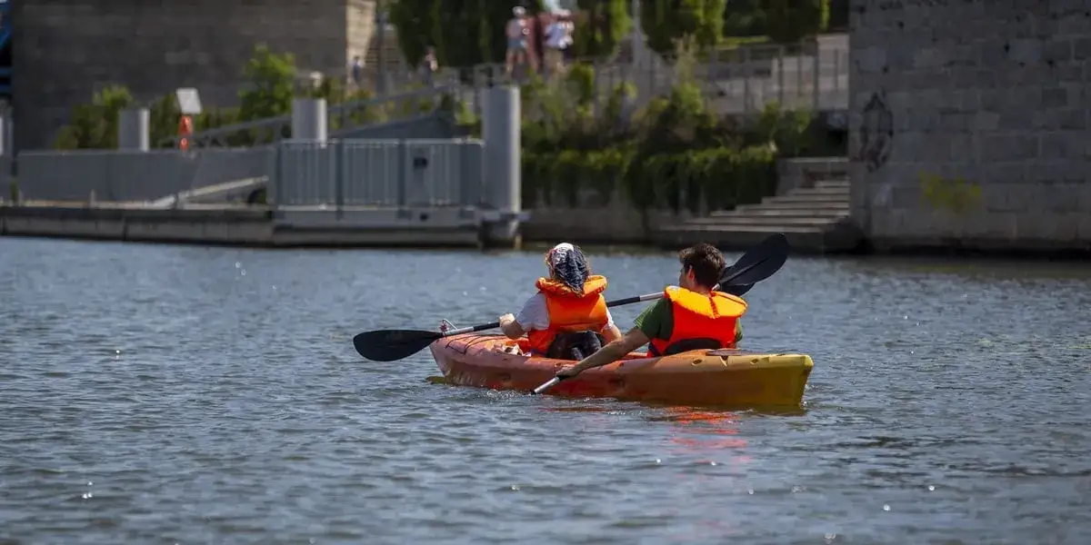 Czy można pływać kajakiem po Odrze? Bezpieczeństwo i wypożyczalnie
