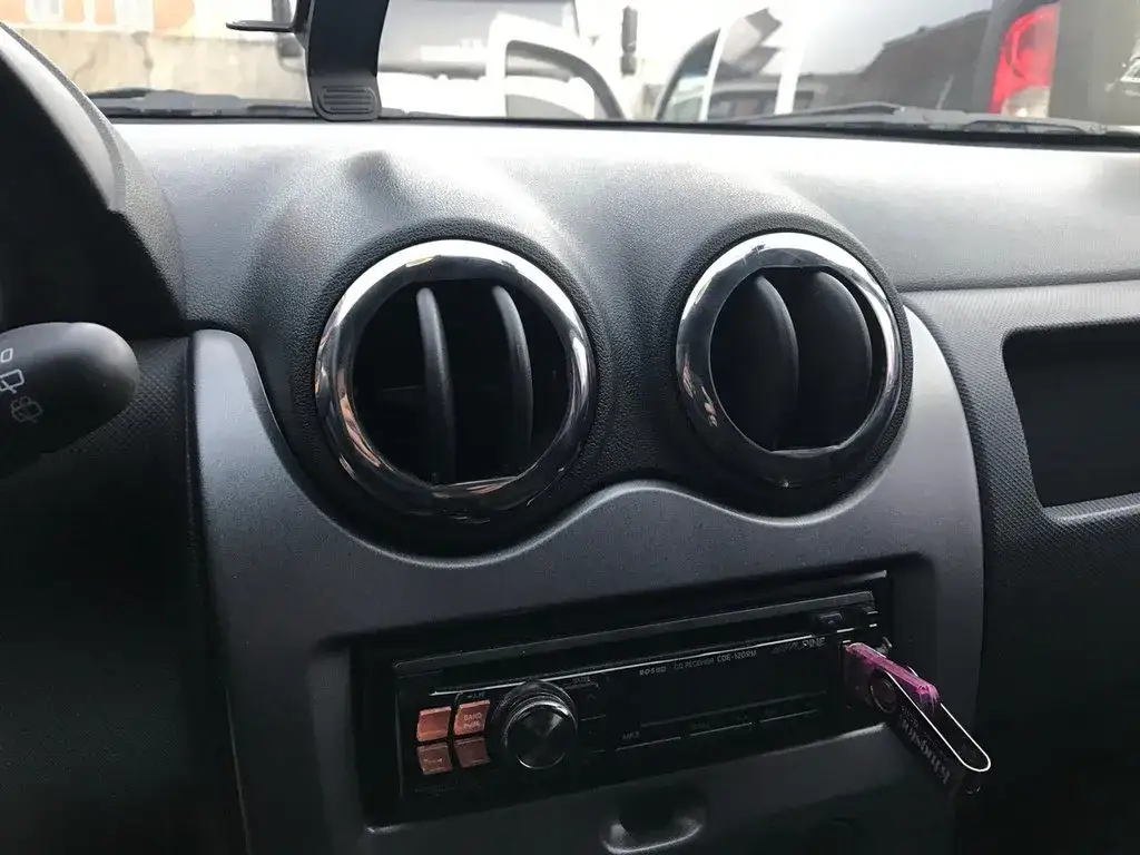 Tuning wnętrza Dacia Duster: 5 pomysłów na stylową kabinę