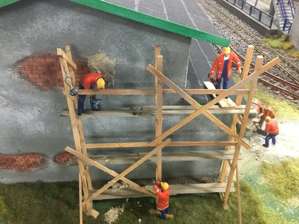 Jak uniknąć błędów przy protokole odbioru technicznego rusztowania: Kompletny poradnik dla wykonawców