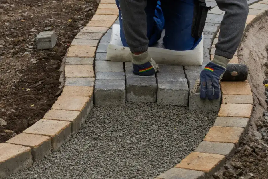 Jak zrobić chodnik z kostki brukowej - uniknij najczęstszych błędów
