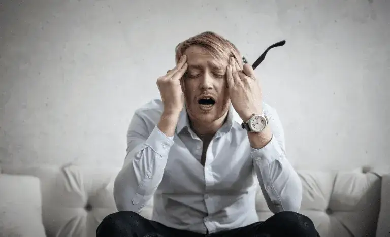 Czy objawy nerwicy występują codziennie? Odkryj, co je powoduje
