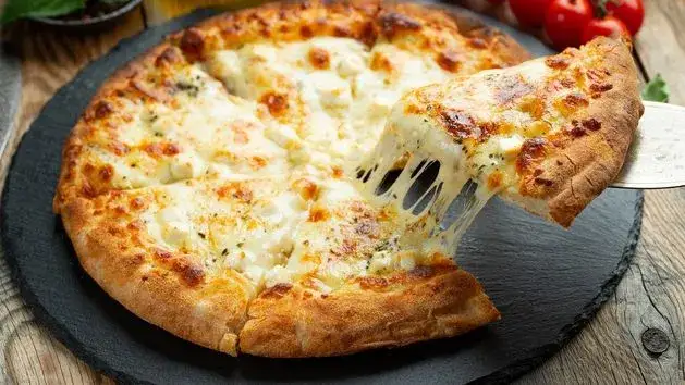 Pizza jak z Włoch? Odkryj sekrety idealnego ciasta na pizzę!