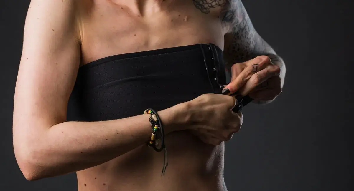 Binder stanik co to: jak poprawnie wybrać i używać bindera?