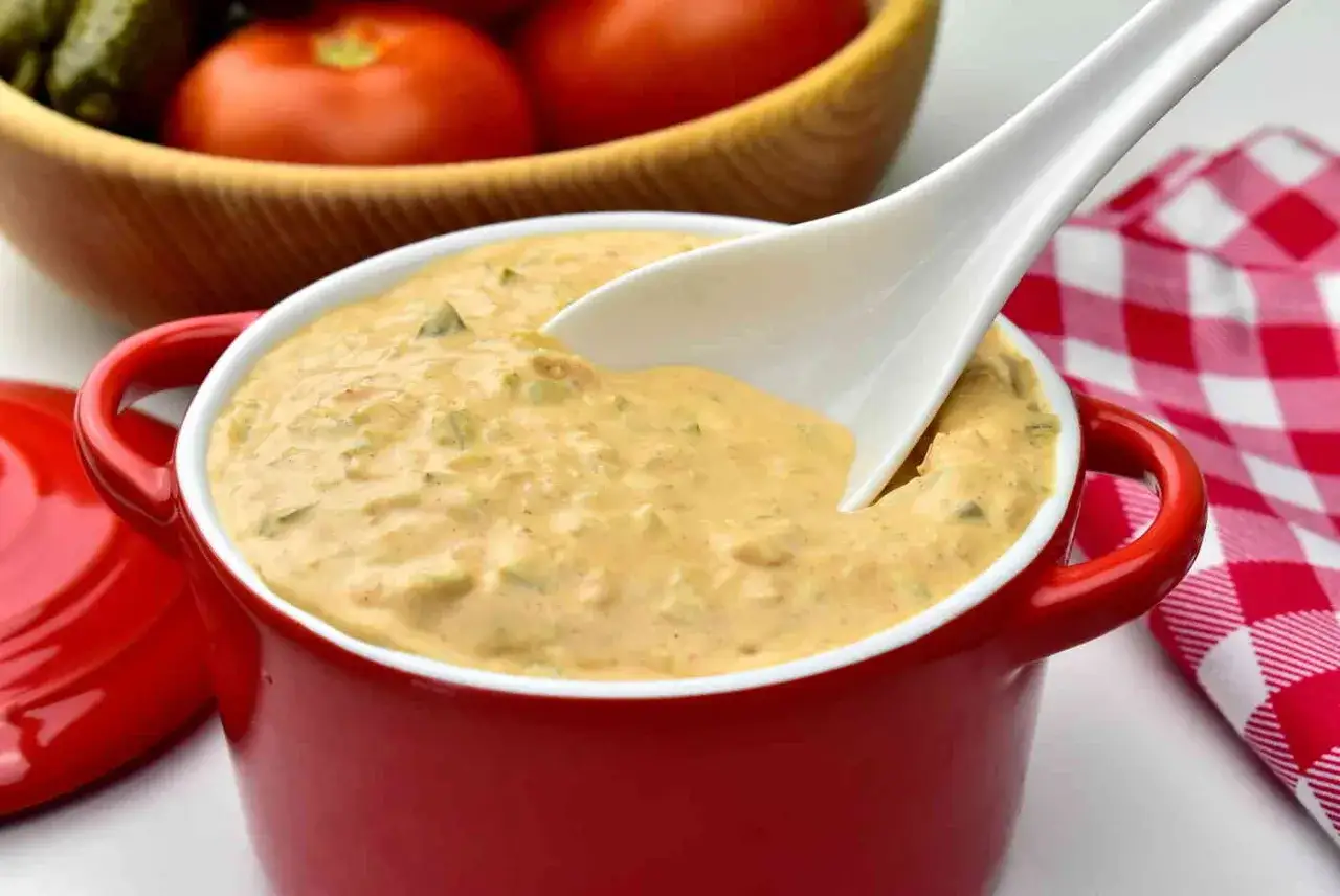 Jak zrobić sos 1000 wysp do burgerów? Przepis lepszy niż ze sklepu!