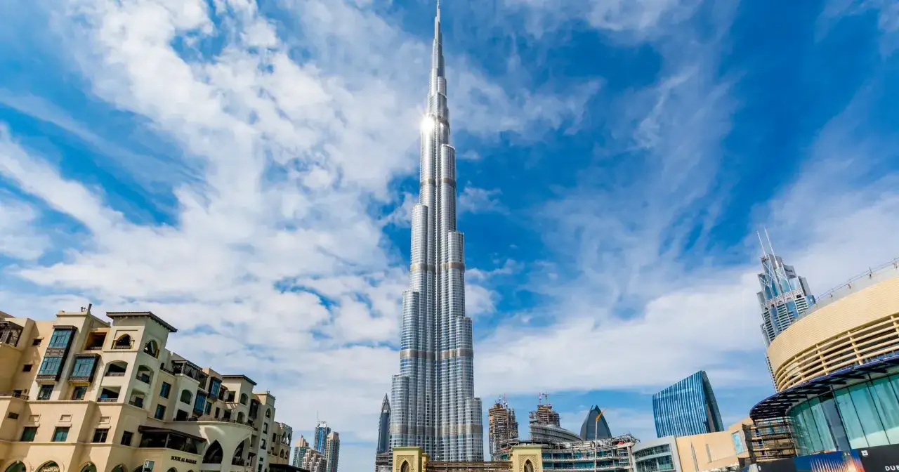 Największy budynek na świecie? Poznaj 3 rekordy i przyszłego lidera