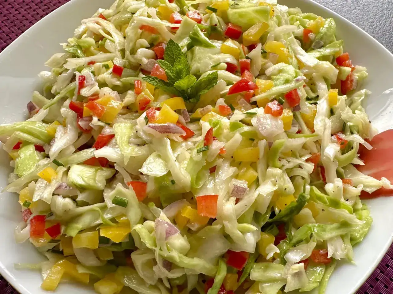 Jakie surówki do obiadu? Przepisy, triki i idealne połączenia!