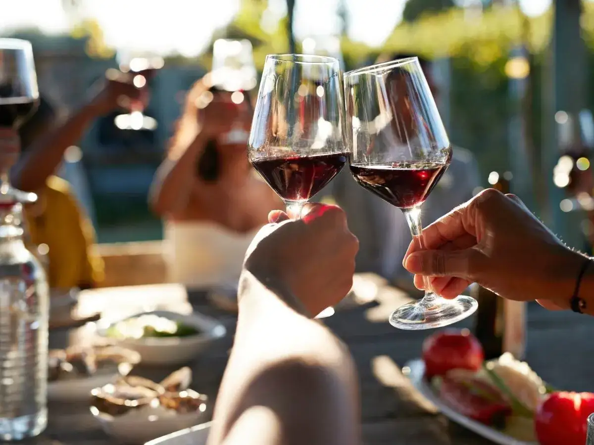 Wino na wesele: Ile butelek kupić? Gotowe kalkulacje krok po kroku