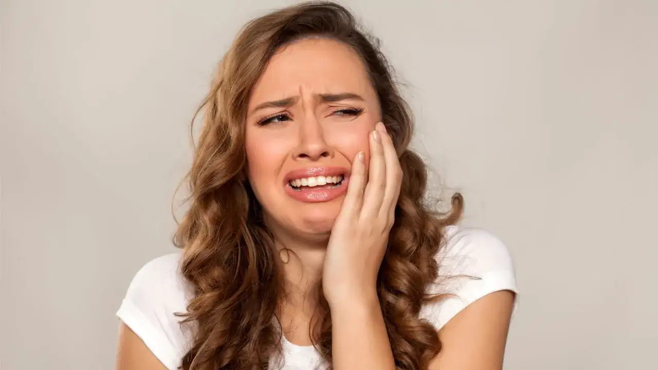 Ból zęba w nocy? Gdzie szukać pomocy i ile to kosztuje?