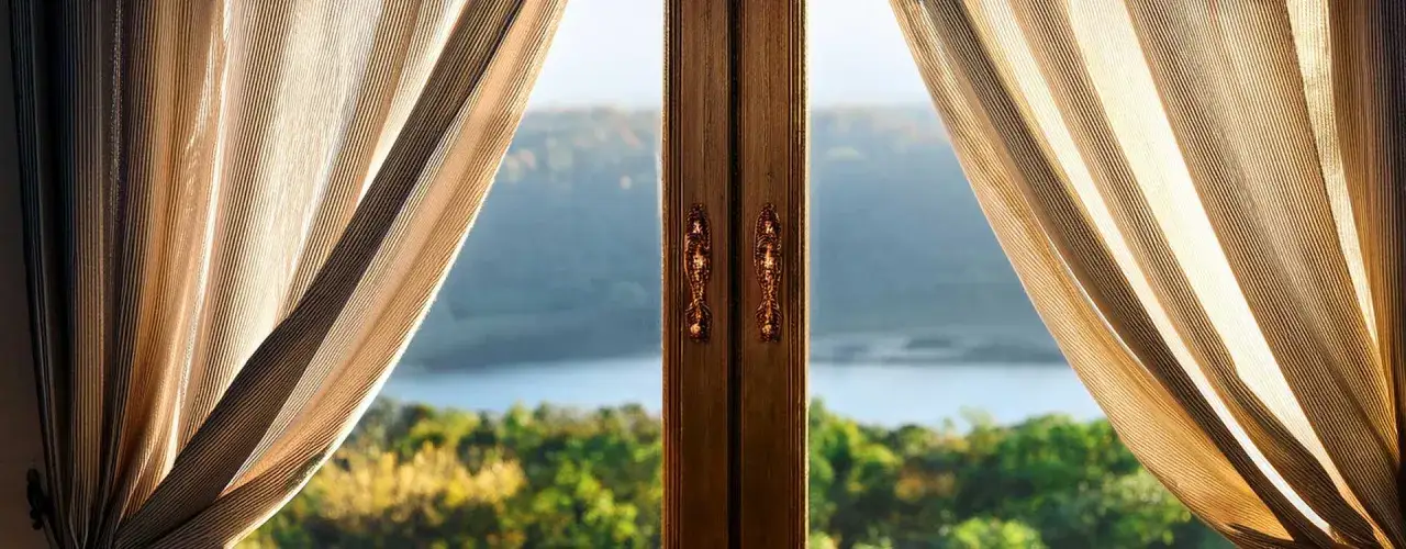 Jak uszyć modne zasłony i odmienić swoje wnętrze w prosty sposób