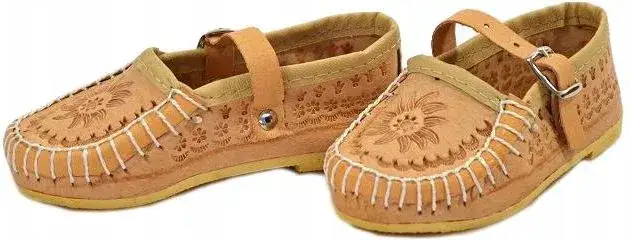 Kierpce dla dzieci: Tradycyjne góralskie obuwie w wersji mini