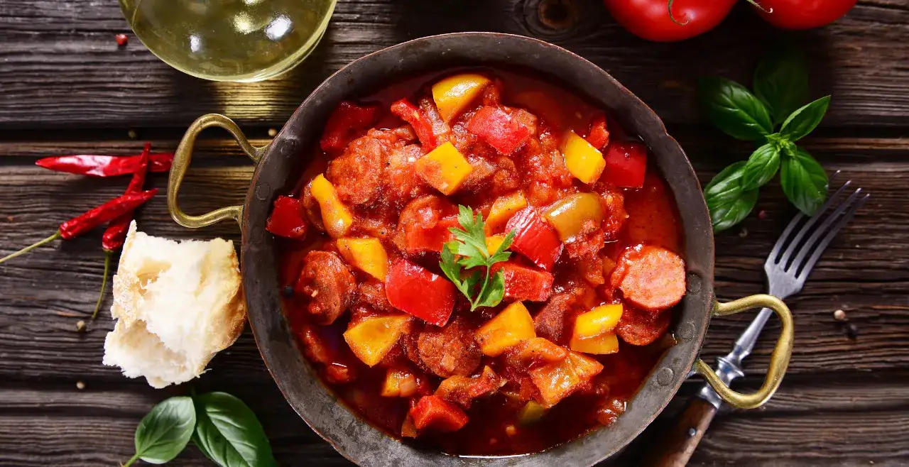 Jakie przyprawy do leczo dodać? Lista najważniejszych składników smaku