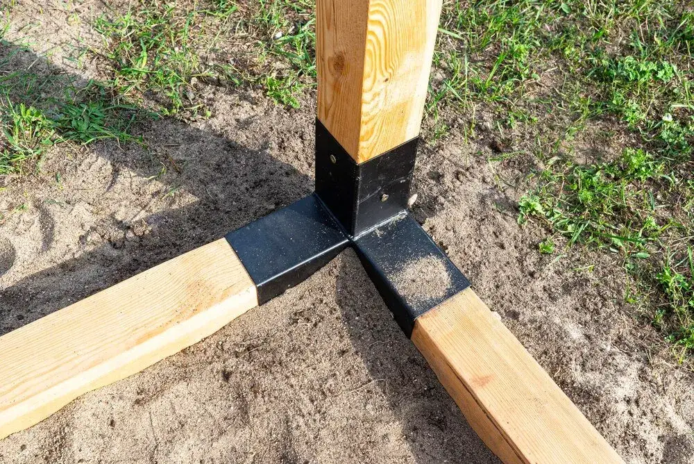 Jak zrobić fundament pod ogrodzenie, aby uniknąć problemów z trwałością