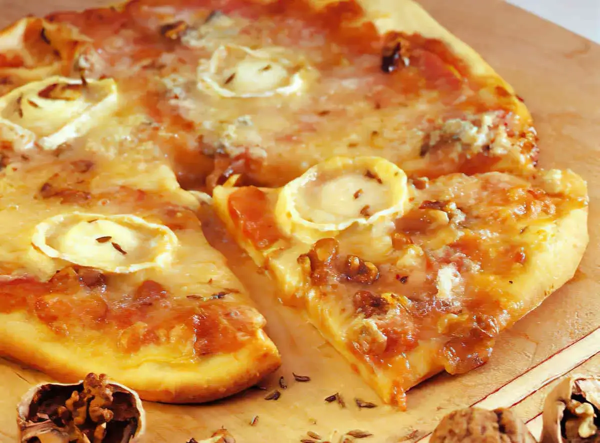 Pizza 3 fromages maison : la recette facile pour un délice parfait