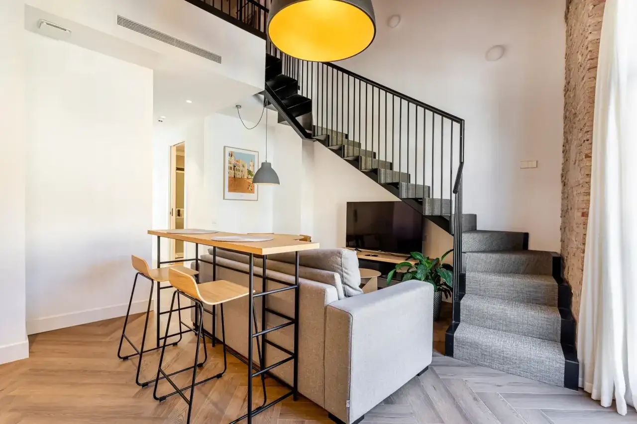 Noclegi w Polsce: Jak rezerwować taniej? Booking, Airbnb, Direct