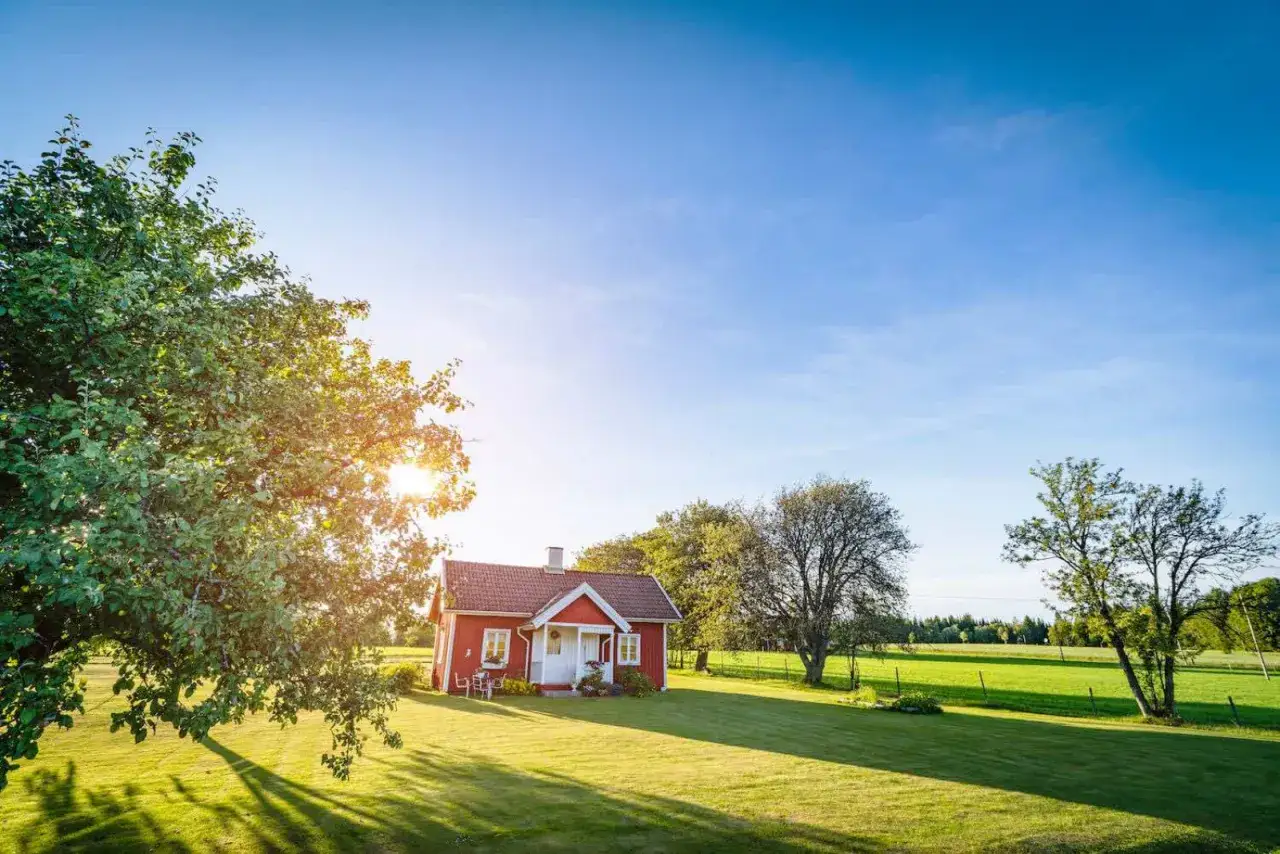 Działka rolna bez zgłoszenia? Co postawisz legalnie (i bez kar!)