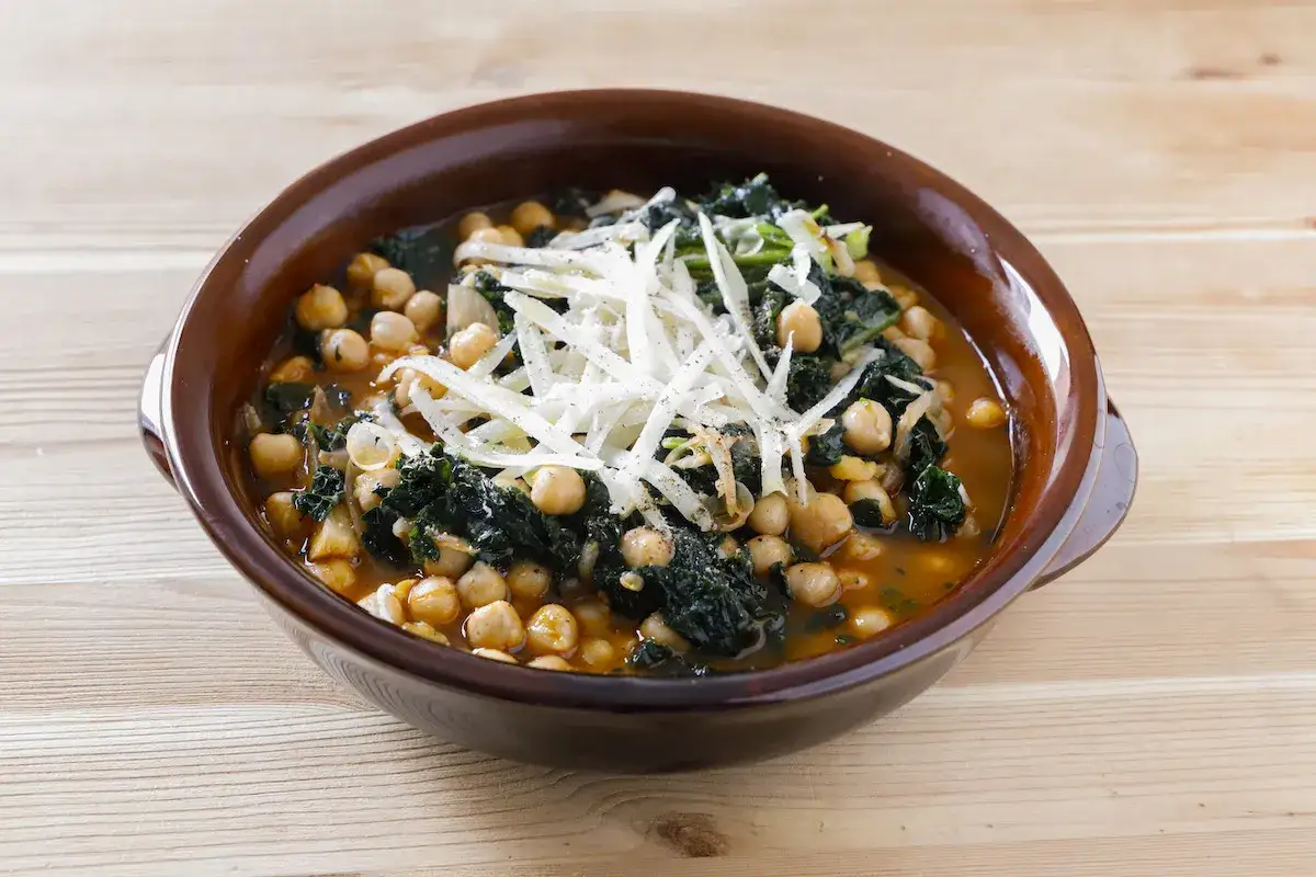 Minestra Cavolo Nero e Ceci: Ricetta Tradizionale Facile e Veloce