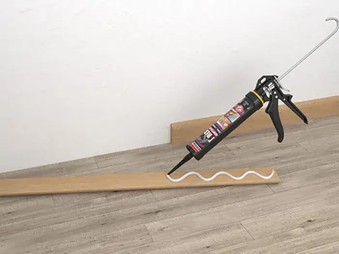 Jak skutecznie przykleić listwę progową do paneli i uniknąć błędów