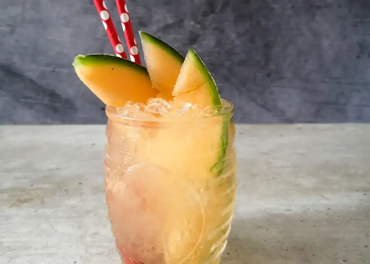 Najlepsze drinki z sokiem mango, które orzeźwią każdego latem