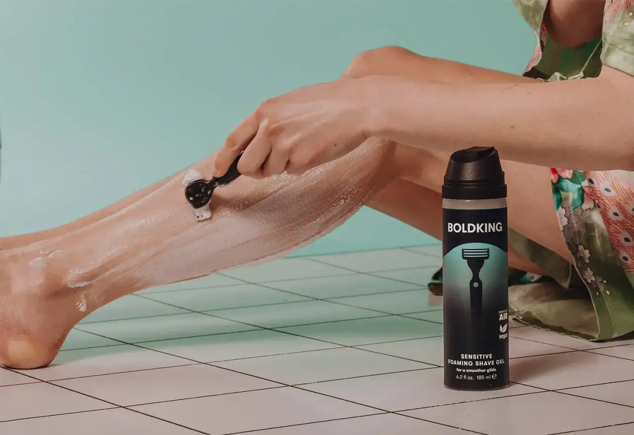 Golenie nóg u mężczyzn: Czy to dla Ciebie? Mity, metody, decyzja