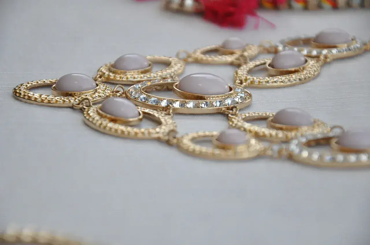 Koral: Amulet ochronny czy źródło pecha? Sprawdź, co mówi tradycja.