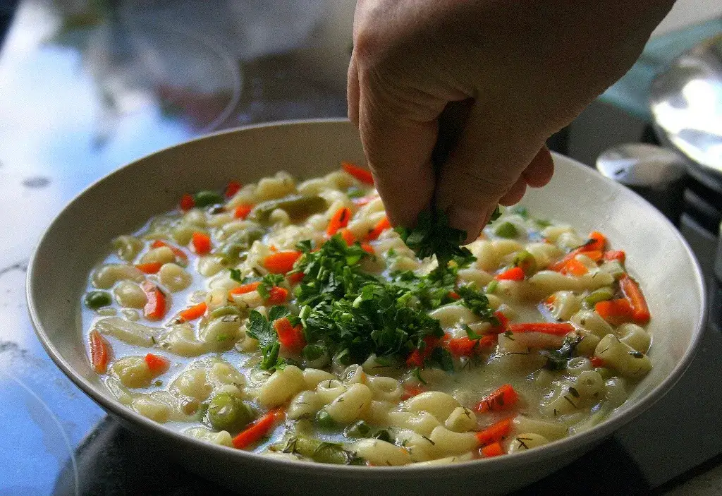 Jakie zupy z makaronem są najsmaczniejsze? Sprawdź nasze przepisy!