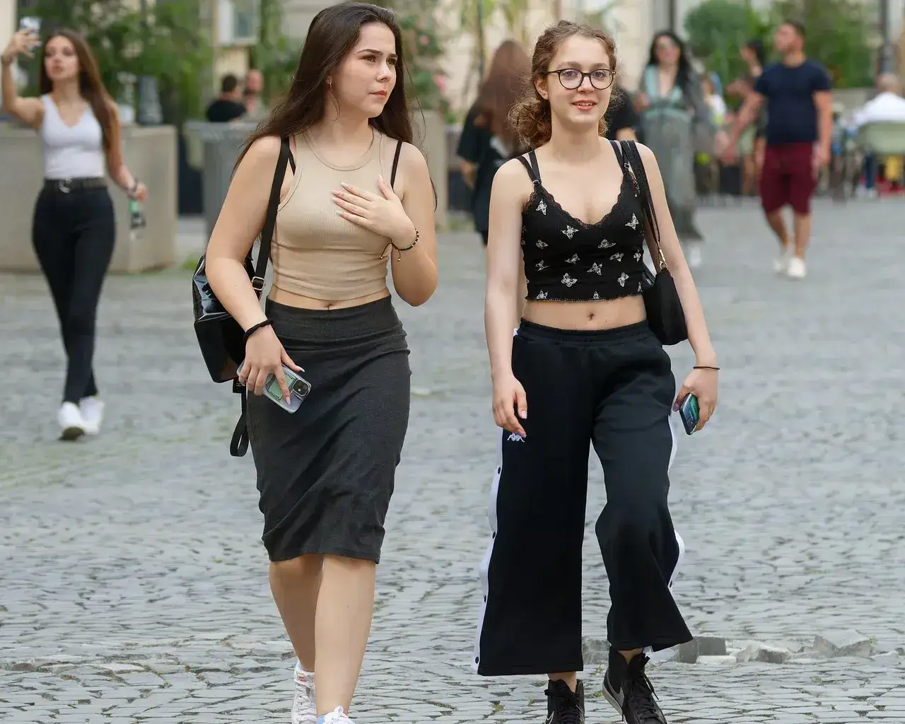 Zapchana cera? 4 kroki do czystej skóry! Objawy, przyczyny, pielęgnacja