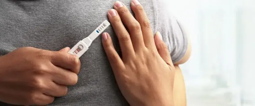 Kiedy zrobić test ciążowy przy karmieniu piersią, aby uniknąć wątpliwości?