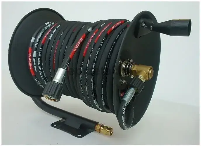 Wąż do myjki ciśnieniowej: Jak wybrać, by zwiększyć jej moc?