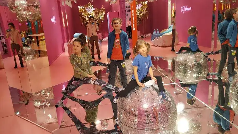 Ciekawe miejsca do zwiedzenia w Warszawie z dziećmi, które zaskoczą