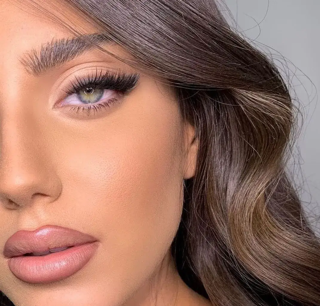 Jak przykleić kępki rzęs - proste kroki dla naturalnego efektu