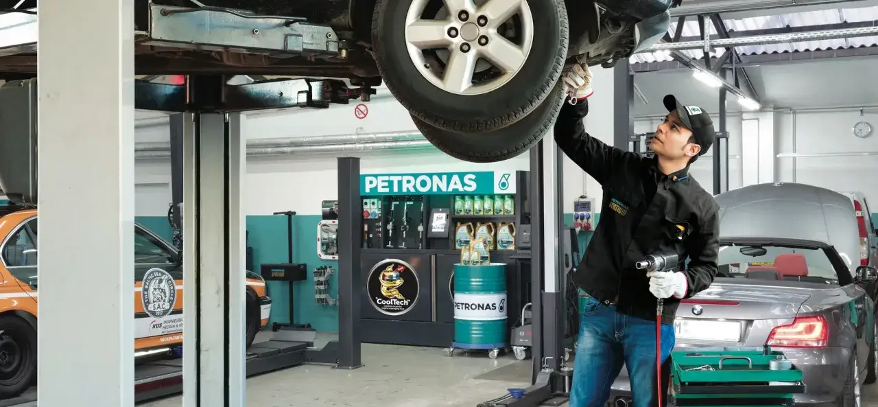 Załóż warsztat samochodowy: Od pomysłu do zysku poradnik 2026